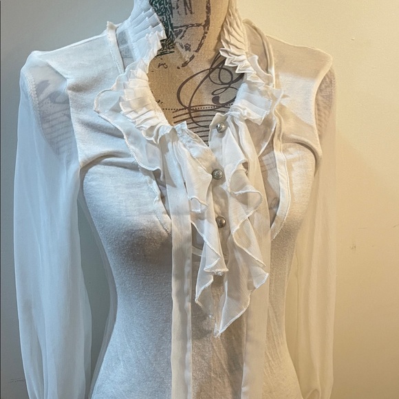 Chic White Ruffled Blouse - Picture 6 of 7